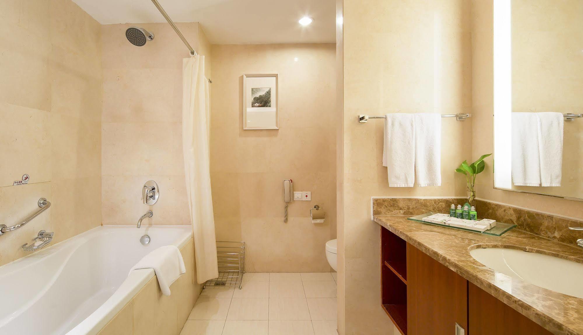 Landison Plaza International Hotel Zhenjiang  Zewnętrze zdjęcie